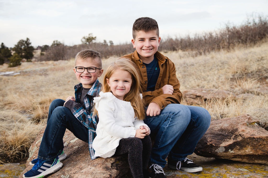 winter family photoshoot, siblings two brothers and their little sister